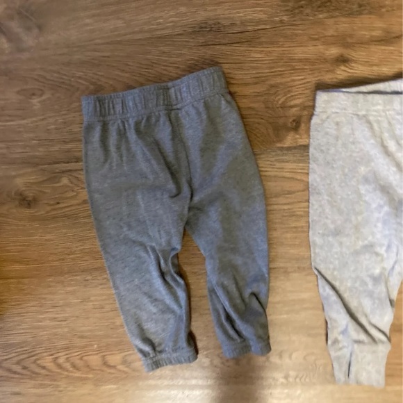 Six pairs of sweatpants 9-12 months - Picture 6 of 7